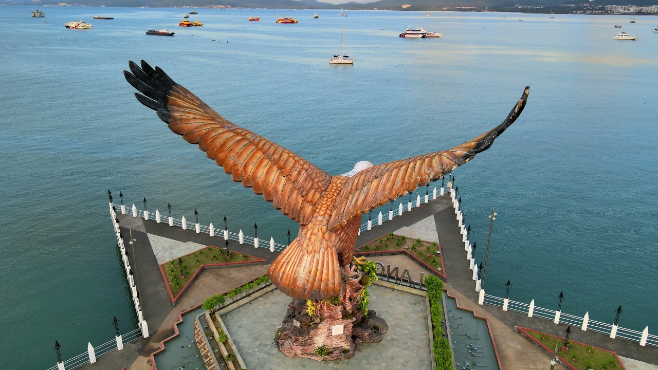 EAGLE SQUARE AND KUAH JETTY