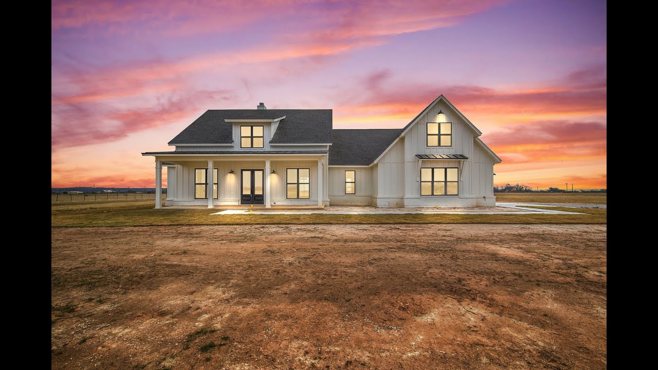 Texas Modern Farm House For Sale on 7 acres | Brock, Texas
