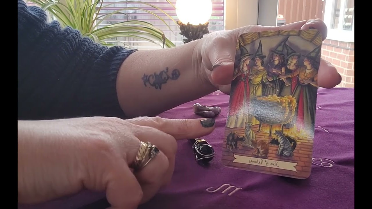 HOW TO READ TAROT - THINGS EXPLAINED A LITTLE SIMPLER