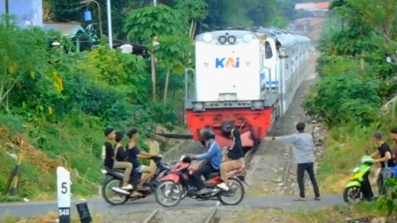 YANG GAK KUAT DILARANG NONTON ‼️|| DETIK-DETIK MASINIS PANIK SAMPAI KELUAR DARI KABIN‼️