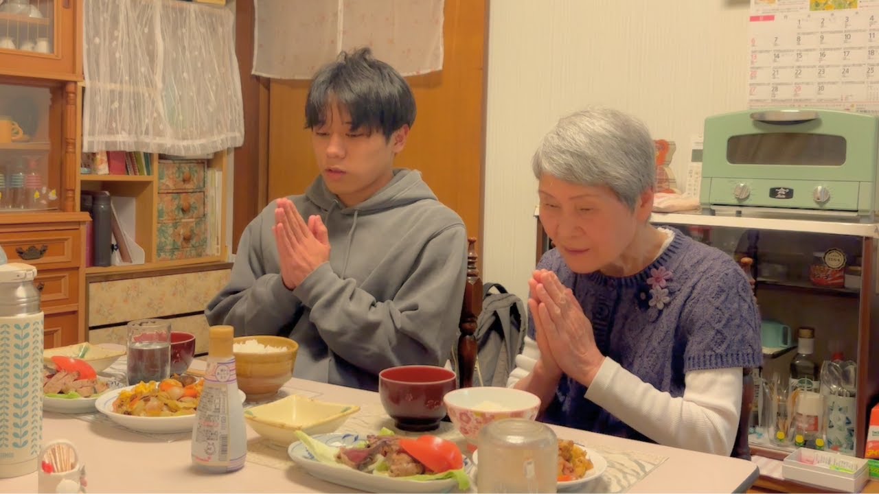 【おばあちゃんと僕】２人で食べる夕食｜玉子と野菜炒めもの｜かつおのたたき
