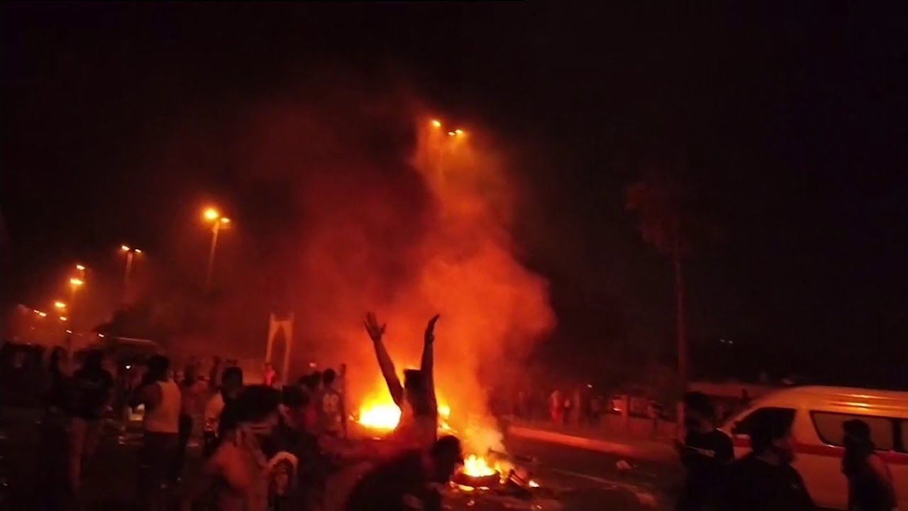صور حصرية للحدث تظهر إطلاق قوات الأمن العراقي النار على المتظاهرين في ساحة التحرير ببغداد