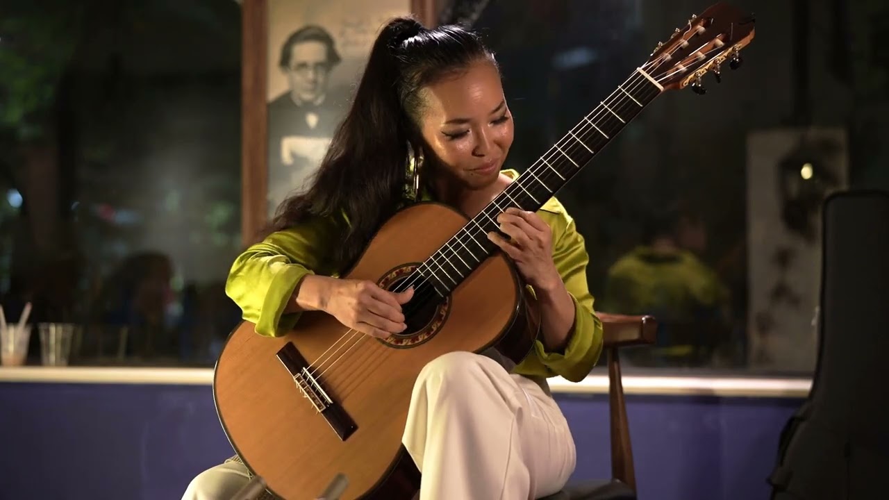 IV Porro. Suite colombiana n2-Gentil Montaña | Performed by Thu Le | Tiempo de Guitarras Ramírez
