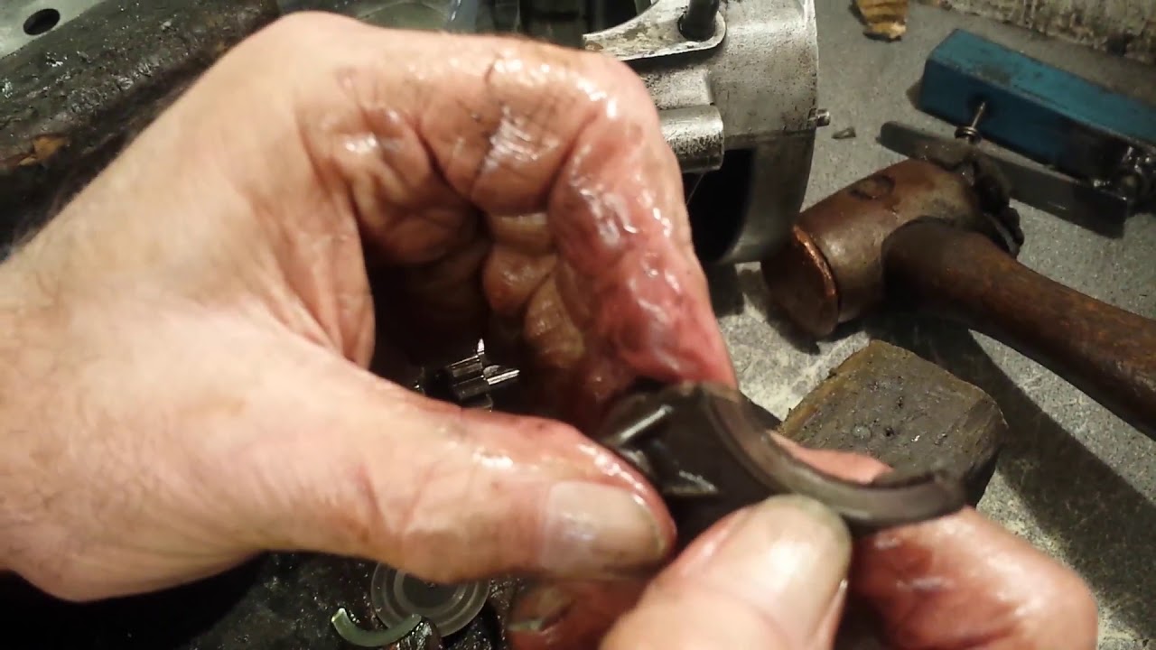 Inspect gearbox shafts and selectors MZ ETZ 250 race engine