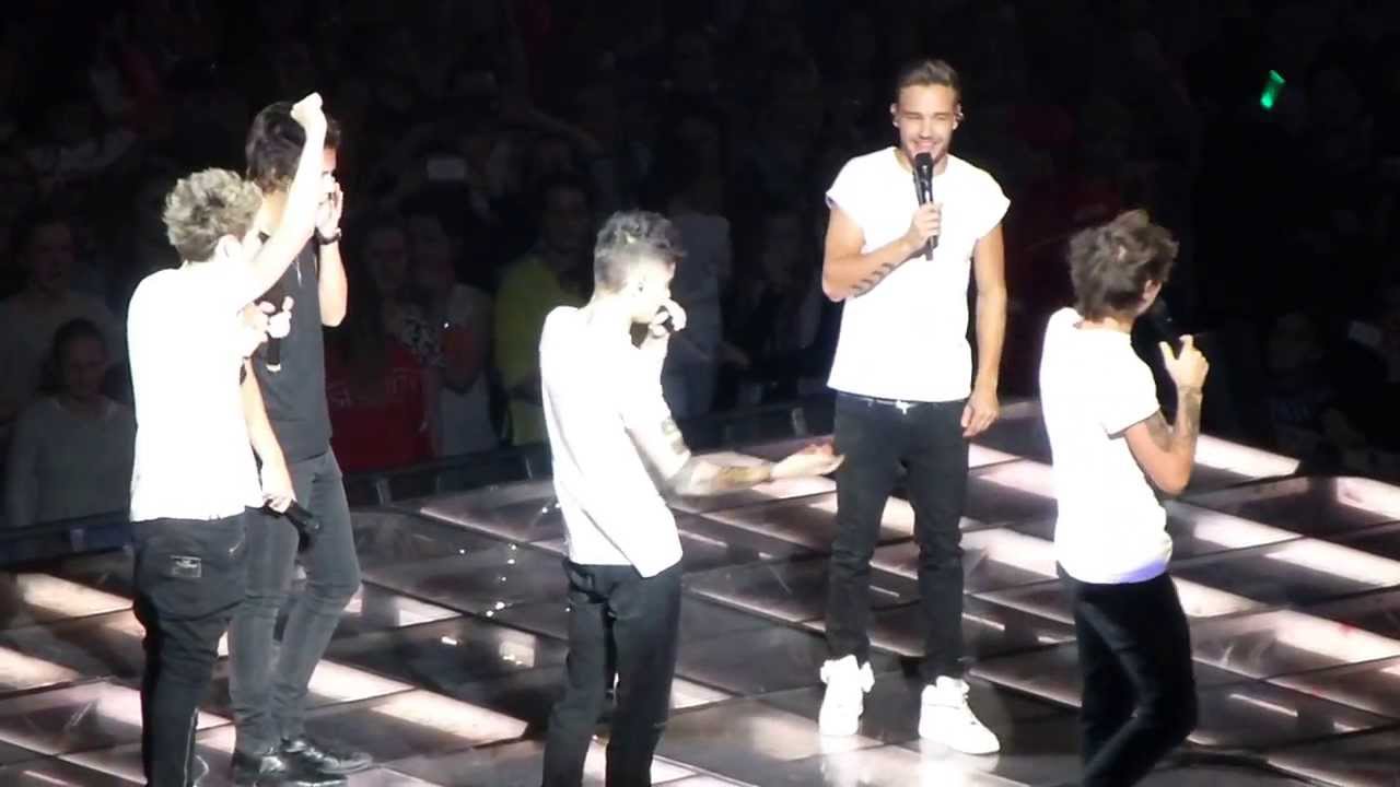 One Direction Melbourne 3rd October 2013 Answering Tweets