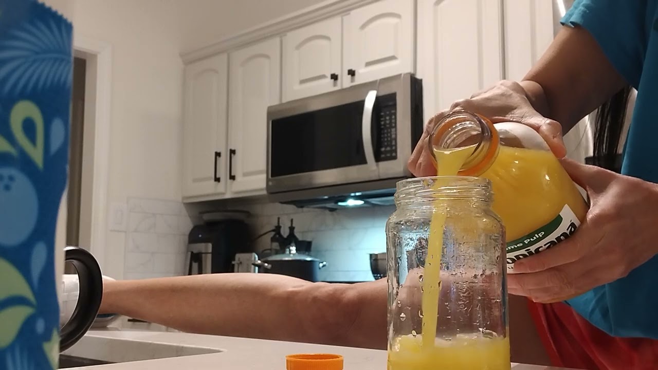 1-Minute Breakfast: Poached Eggs & 'Country Crystal' Juice 🍳🍹