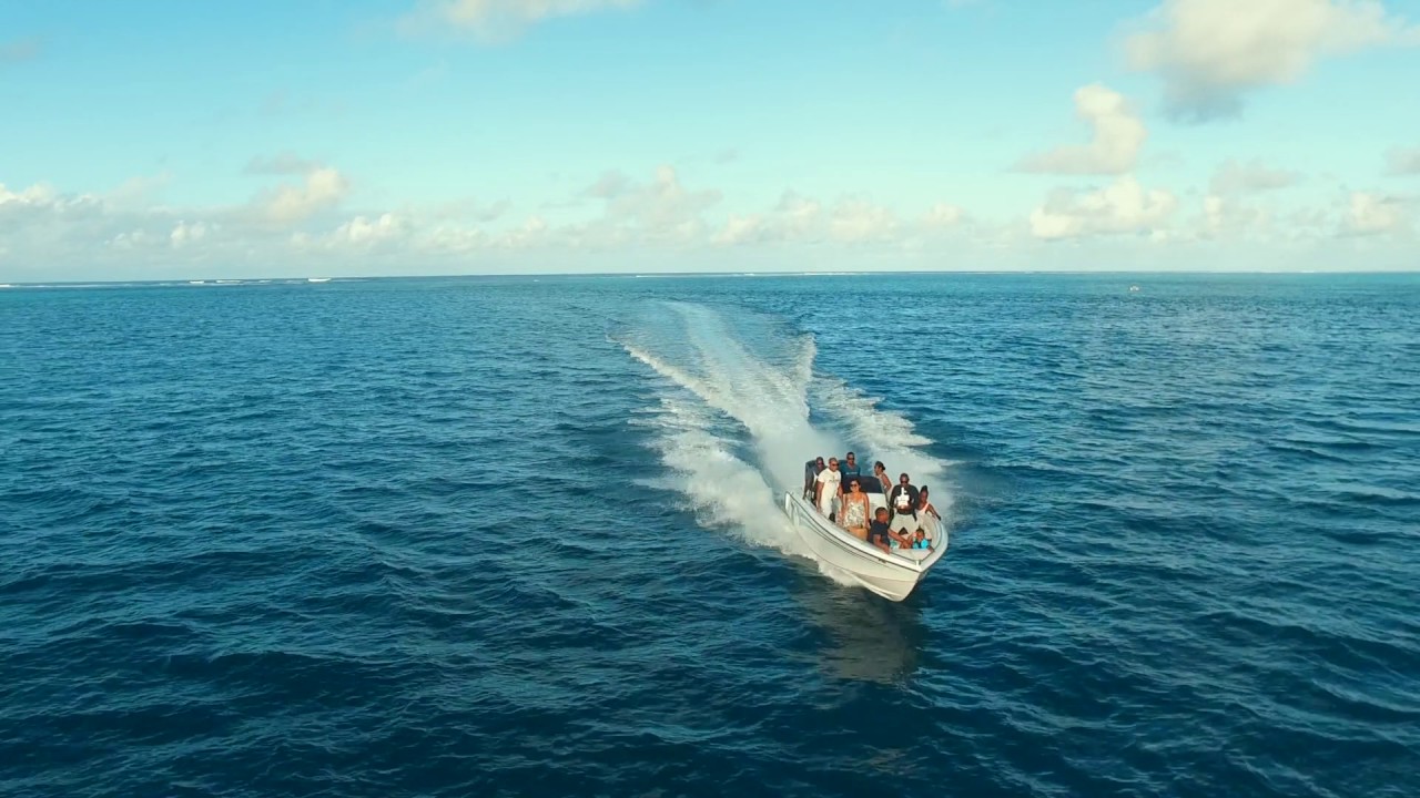 Ile aux cerfs Speedboat