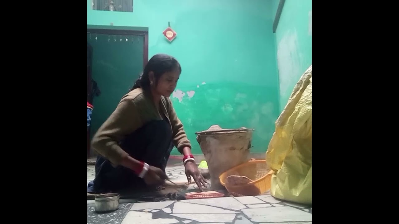 Aaj Hamare Yahan chulhe Mein khana banana