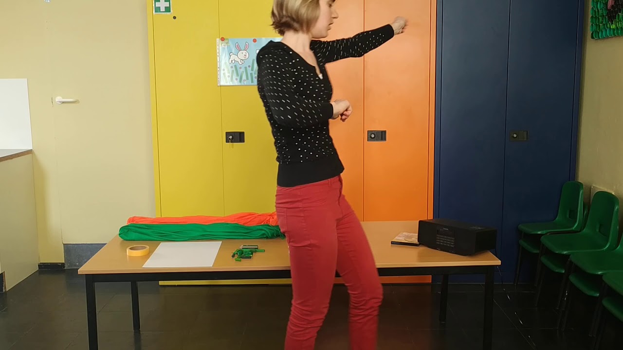 Krullenbol voor de vissen:Konijntjes in het gras