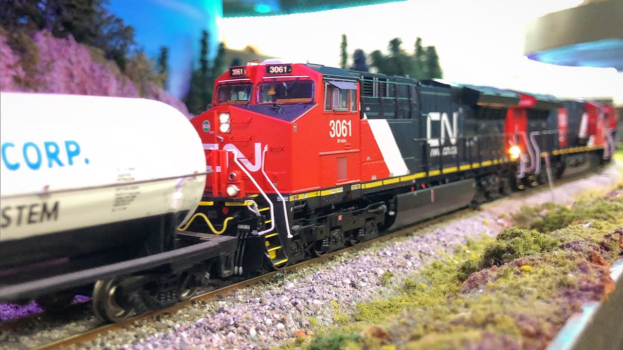 Model Railway Layout in HO scale with Canadian National Model Train - CN Locomotives