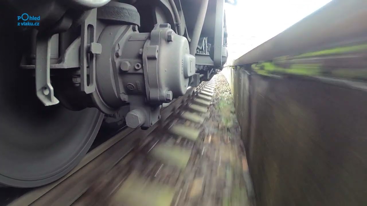 Praha hlavní nádraží - Lysá nad Labem / POHLED NA TRAŤ OD KOL A PODVOZKU / 4K