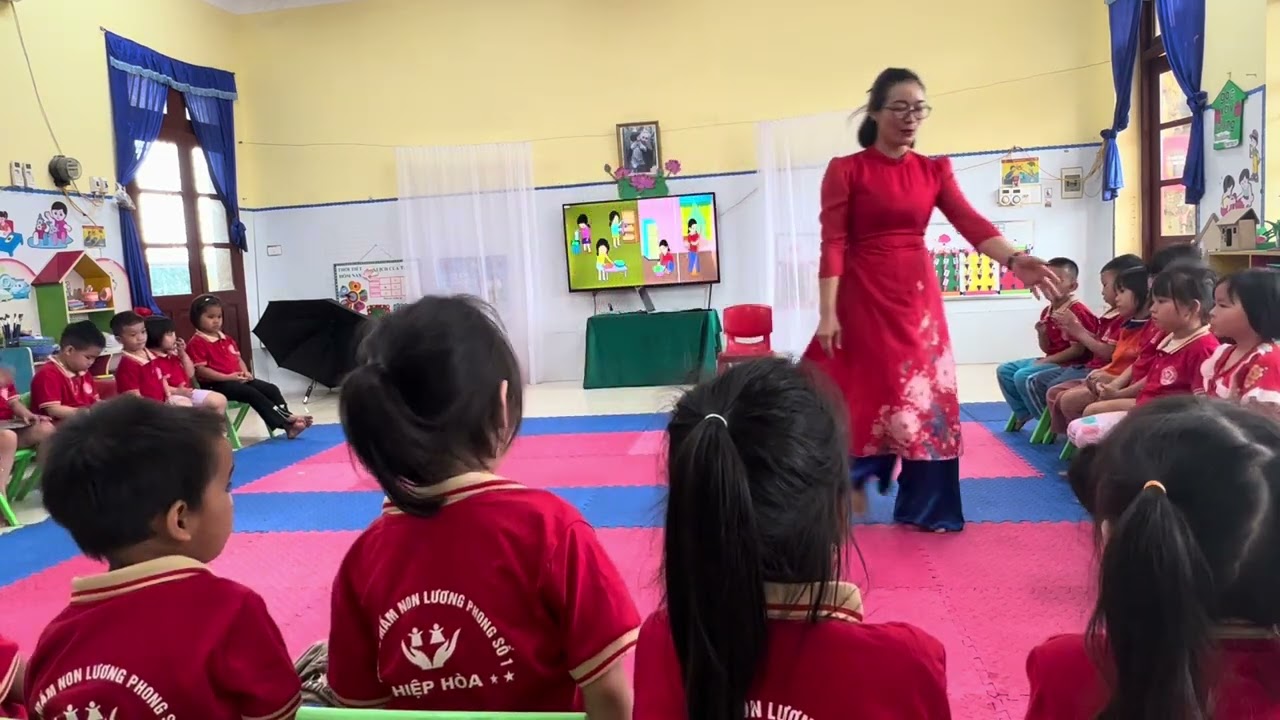 HĐ cô đổi mới sáng tạo: Thơ “Mẹ của em”- GV: Ngô Thúy Huyền