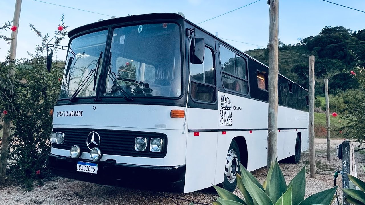Família de férias no ônibus motorhome