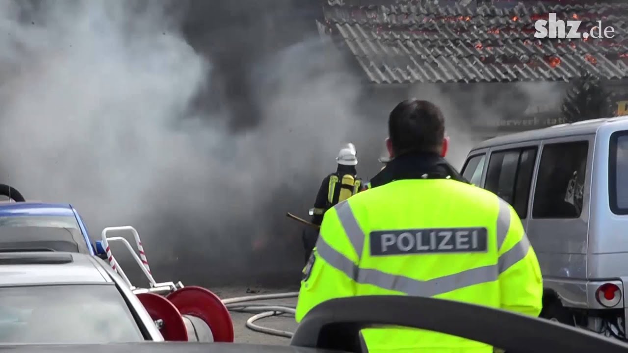 Großbrand zerstört Autowerkstatt in Handewitt