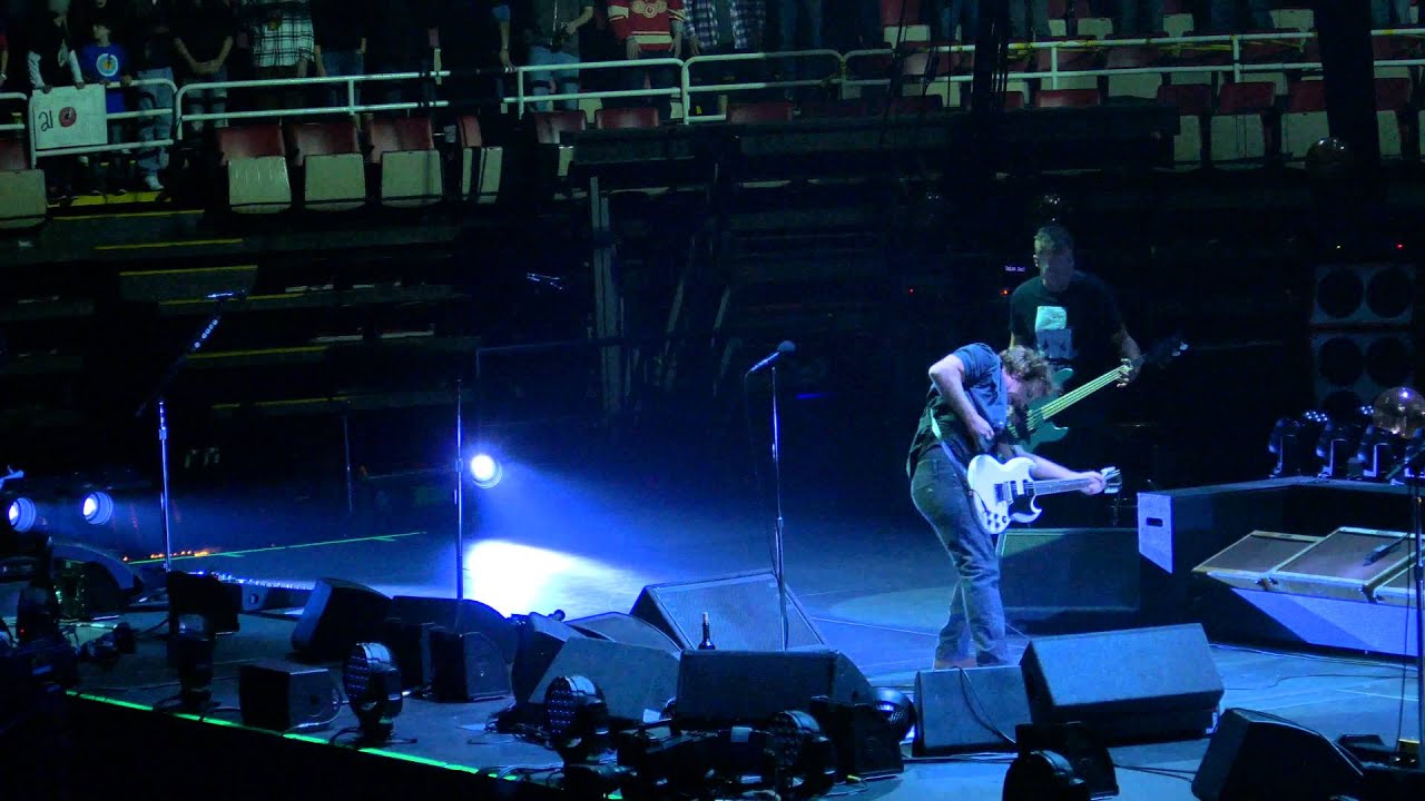 Pearl Jam - I Wanna Be Your Dog / Corduroy - Detroit (October 16, 2014) (4K)