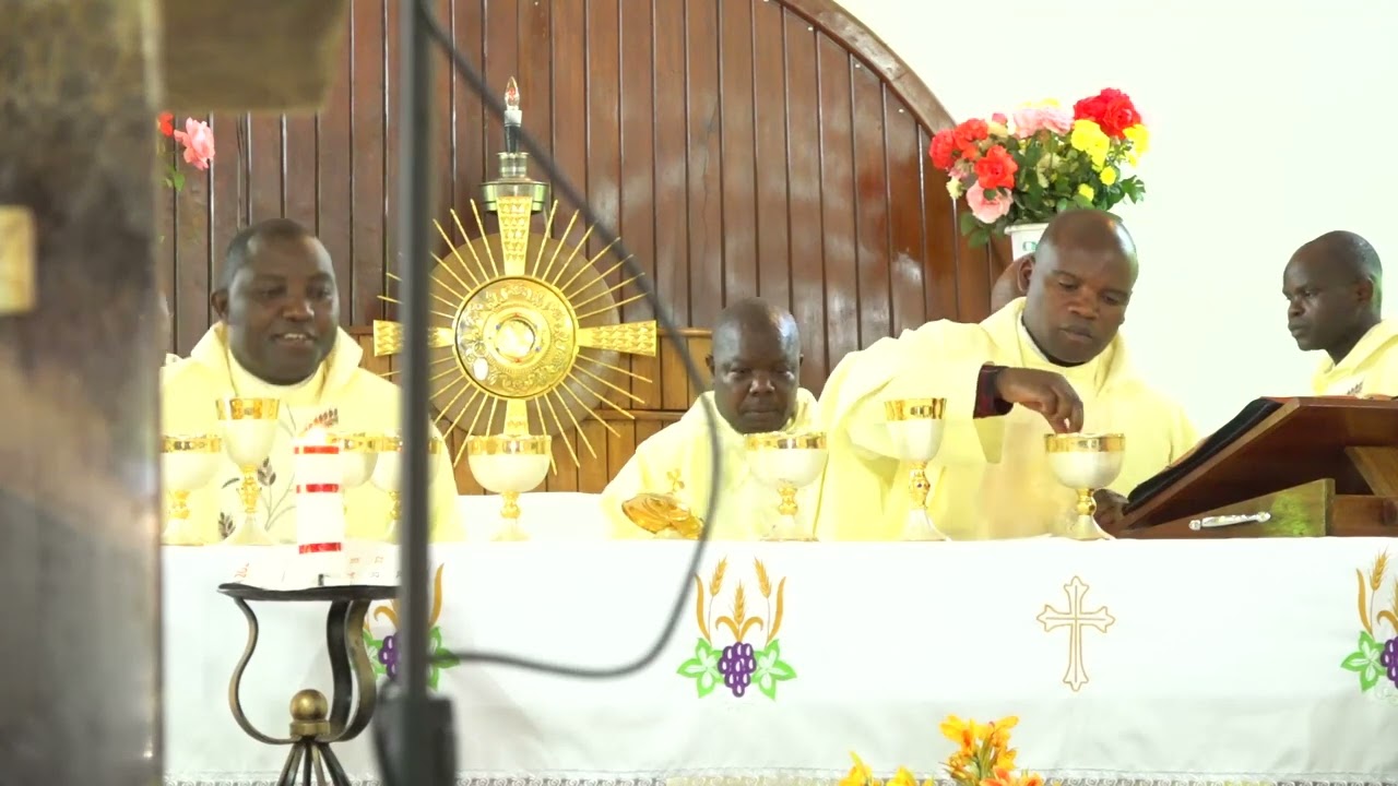 TAZAMA MISA YA KUBARIKI  MAFUTA YA KRISMA -JIMBO KUU  LA MBEYA