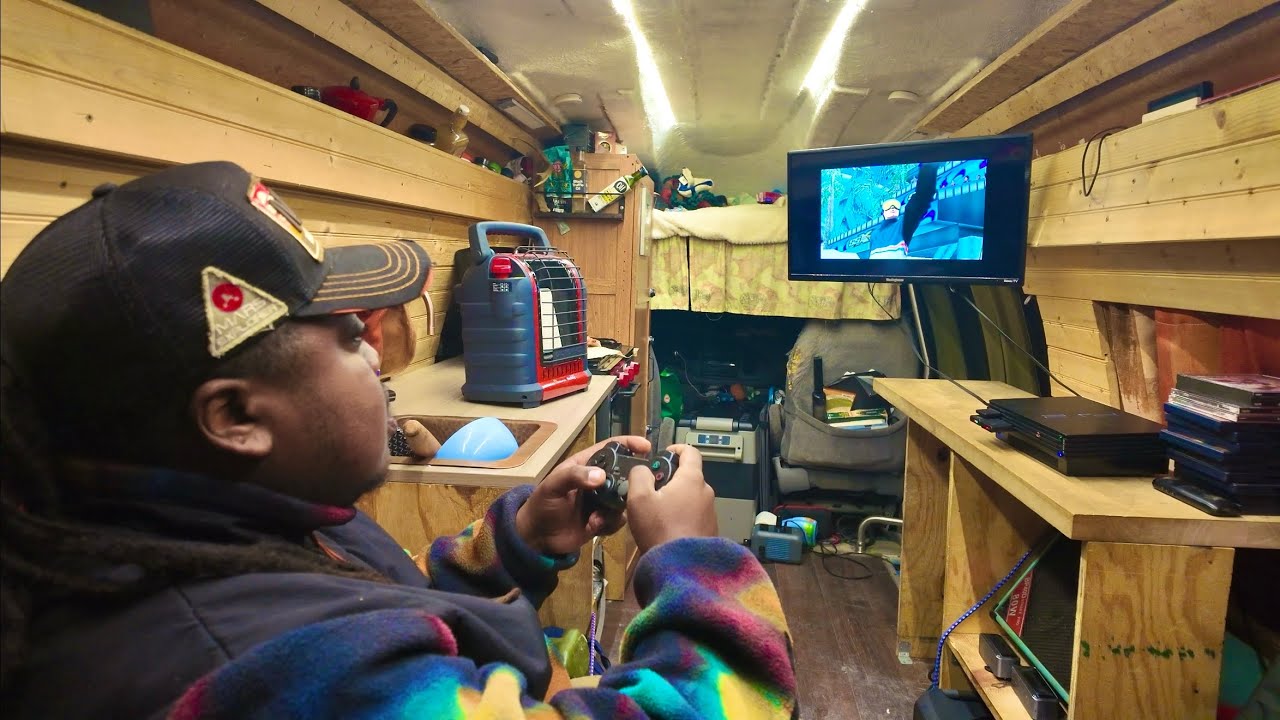 Preparing For The Snowstorm (How I Stay Warm, Gaming & Cooking in My Van)