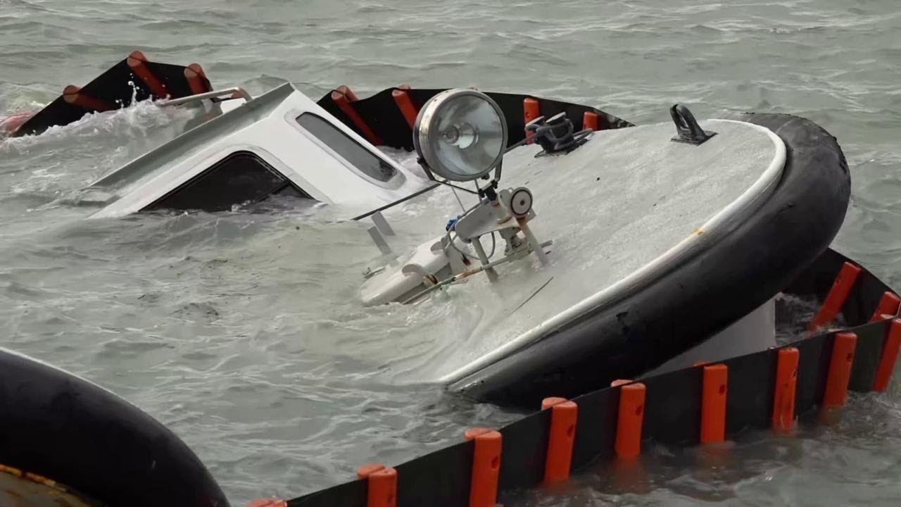 Acqua alta a Venezia: vaporetti affondati