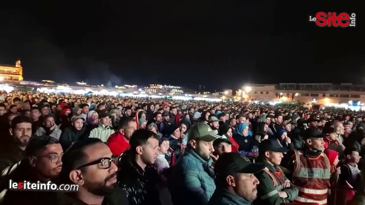 حشود بشرية تحج إلى ساحة جامع الفنا لمتابعة مباراة المنتخب الوطني ونيجيريا