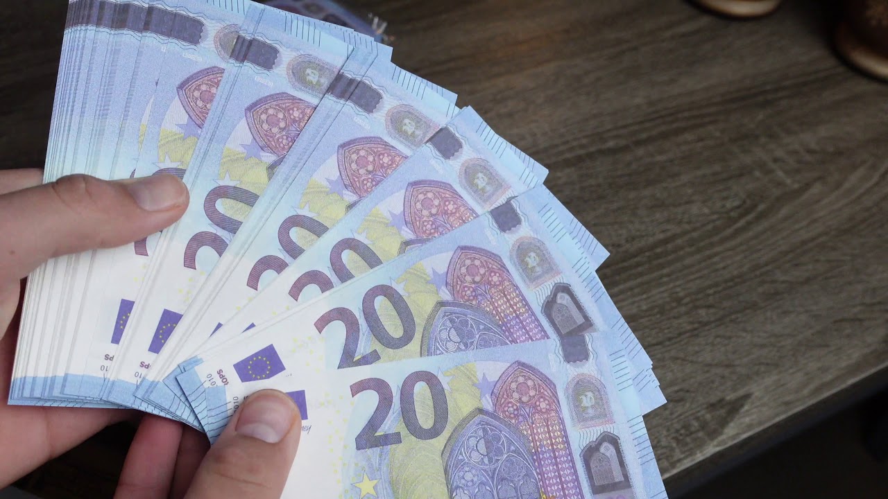 Распаковка очень реалистичных фальшивых реквизитных денег номиналом 20 и 50 евро