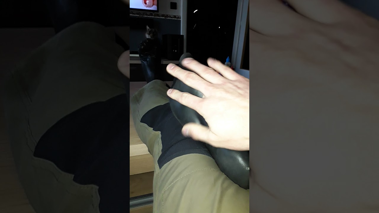 lounging in 0,6mm Fetisso Latex socks
