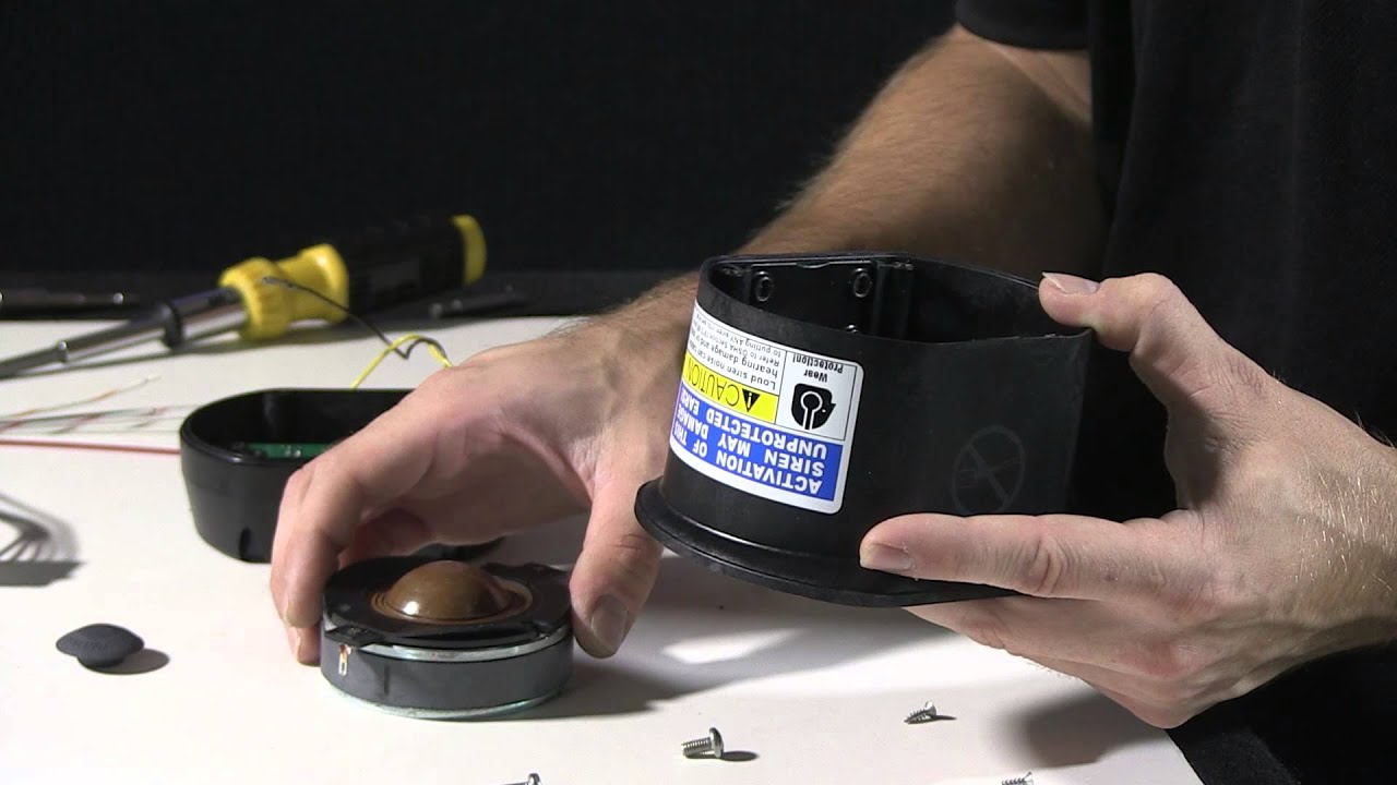 Chris disassembles a Whelen WSSC 30 Watt Siren/Speaker