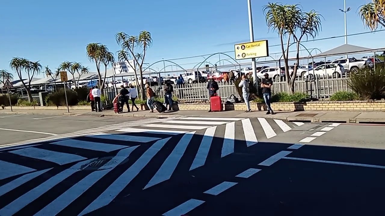 FLYSAFAIR B737 LANDED AT EAST LONDON AIRPORT - SOUTH AFRICA.