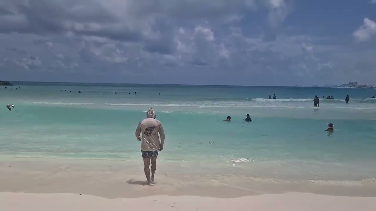 Playa Forum / Playa Gaviota Azul, Cancún, México. Forum Beach / Blue Seagull Beach, Cancun, México. 
