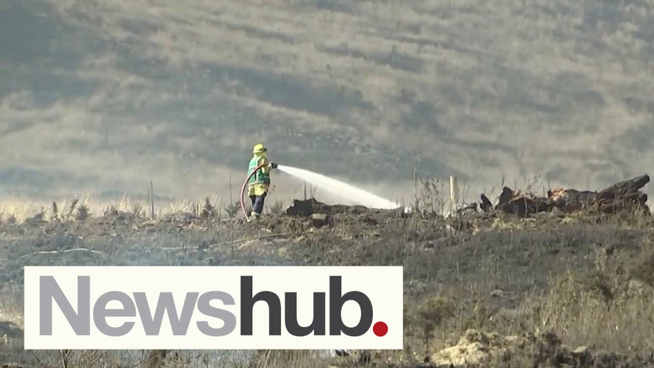 Authorities tight-lipped on cause of Port Hills fire as blaze could take weeks to douse  | Newshub