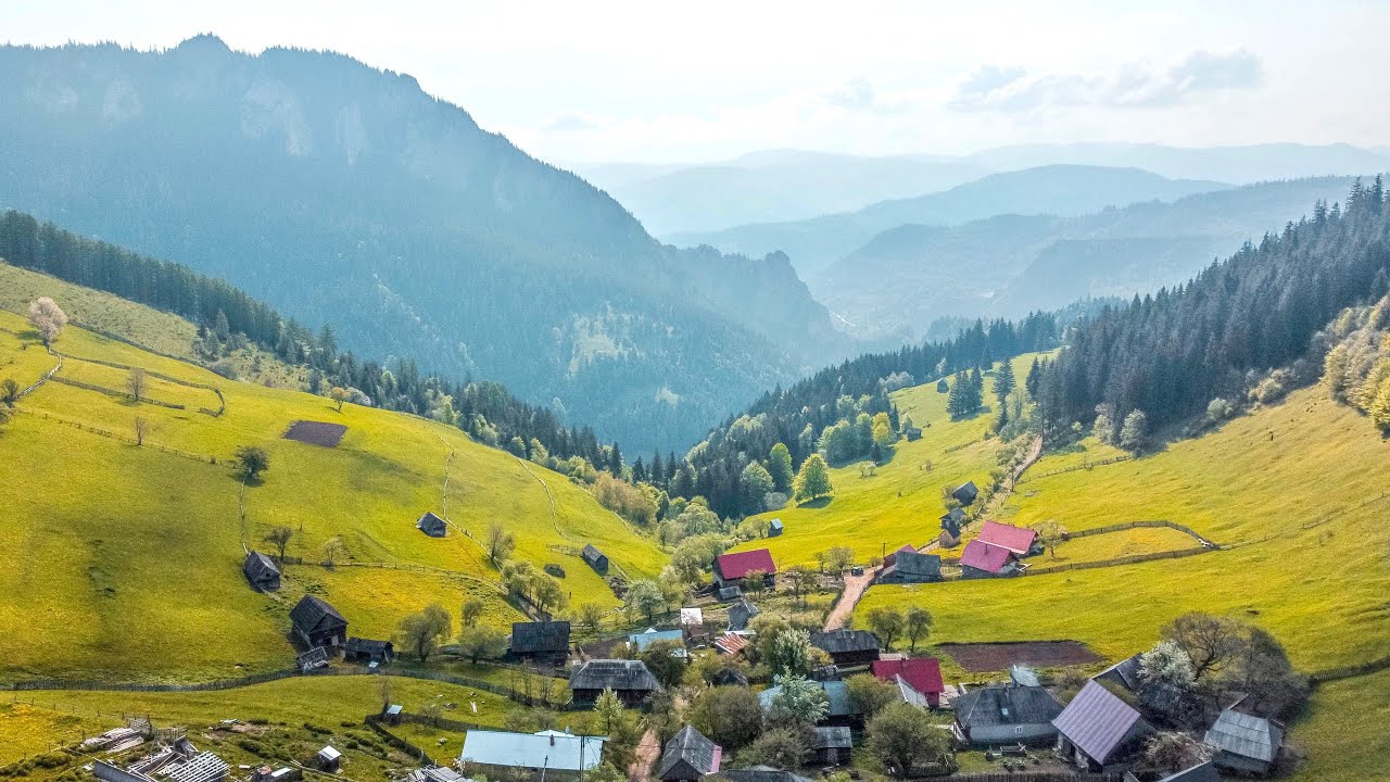 SATUL cu PEISAJE ELVEȚIENE  | Mica Elveție  a Carpaților, Barnadu