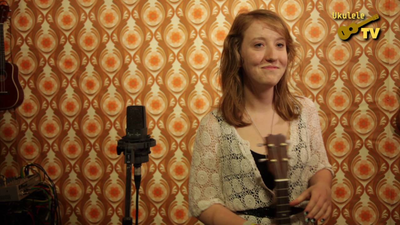 Girl with one eye with ukulele chords / Robin /Ukulele Paradijs