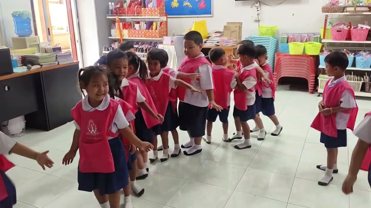 อนุบาล2/2568 การแสดงประกอบเพลง หนอนผีเสื้อ 