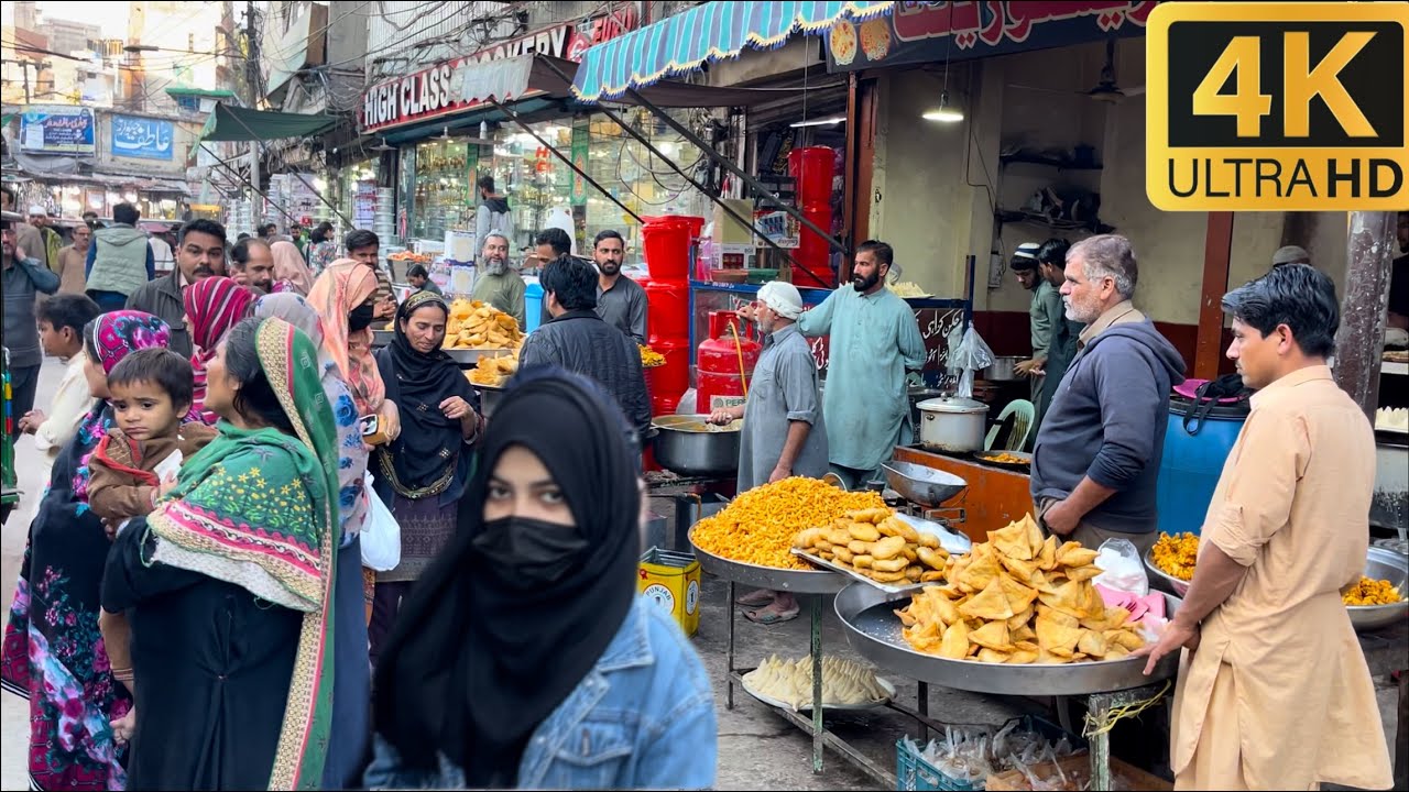 Iftar In Streets Of The Lahore Pakistan || The Popular Bazaars Of Lahore In Ramadan, 4K Walking Tour