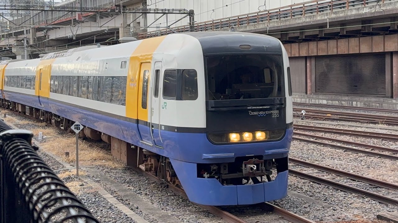 255系Be-03編成がOM入場回送として大宮駅に入線するシーン