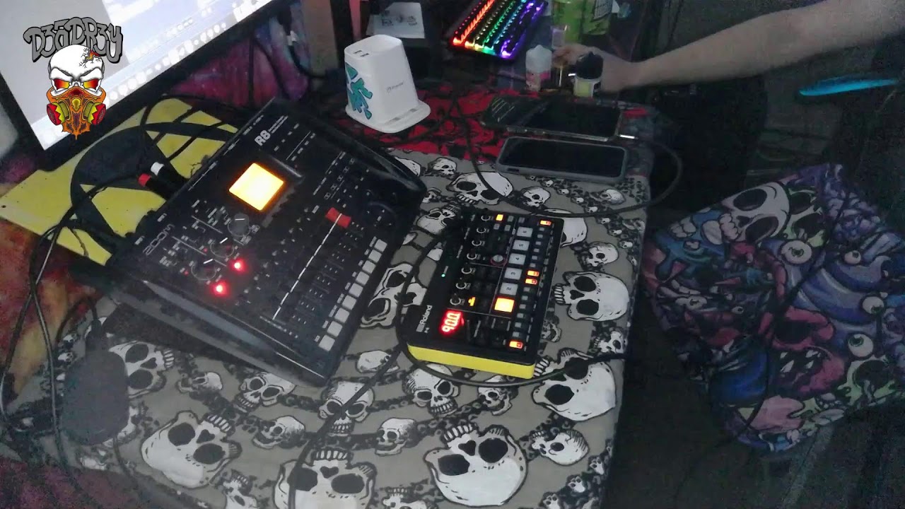 Live: Making a beat on Roland P-6