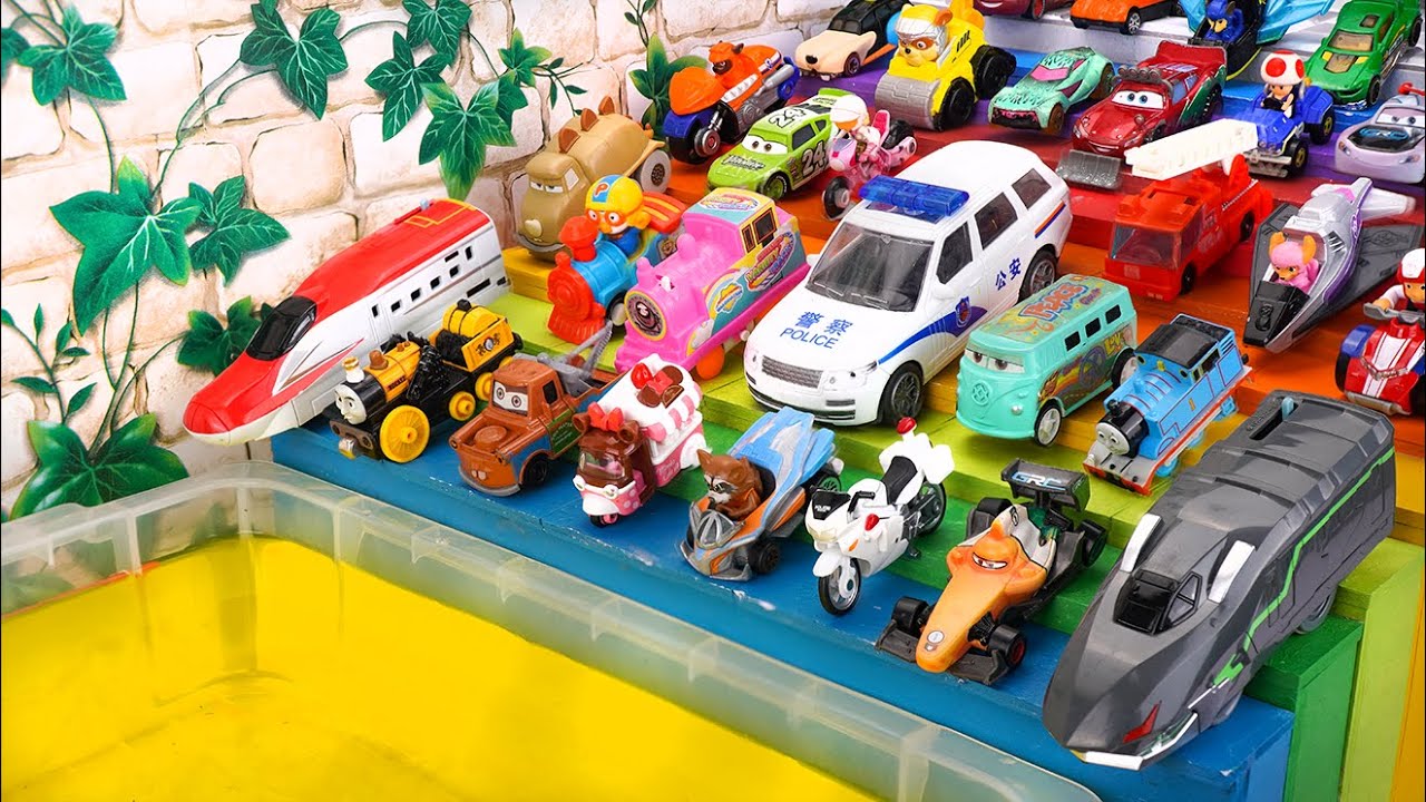 Tomica ☆ Police Car & Paw Patrol & Thomas & Tayo Bus ♪ Testing Them on A Rainbow Slope!