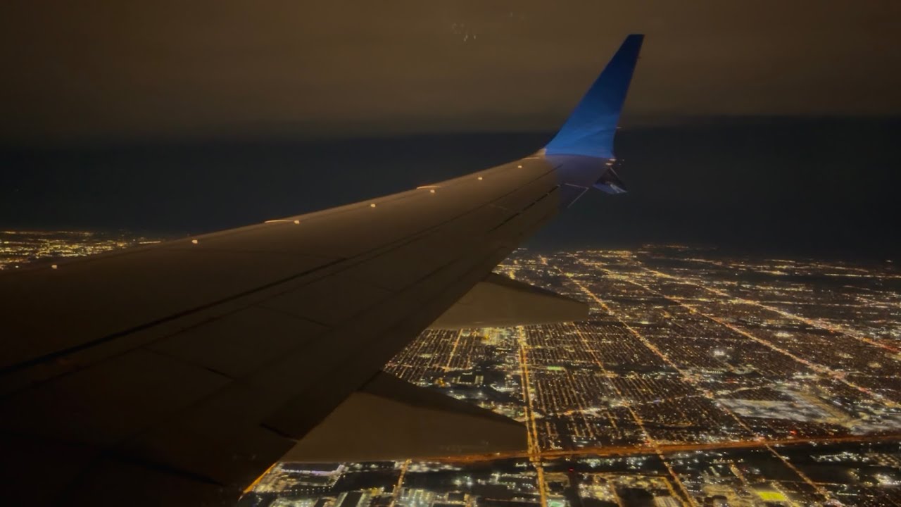 Dazzling Chicago city lights & O'Hare landing - United Airlines - Boeing 737 MAX 8
