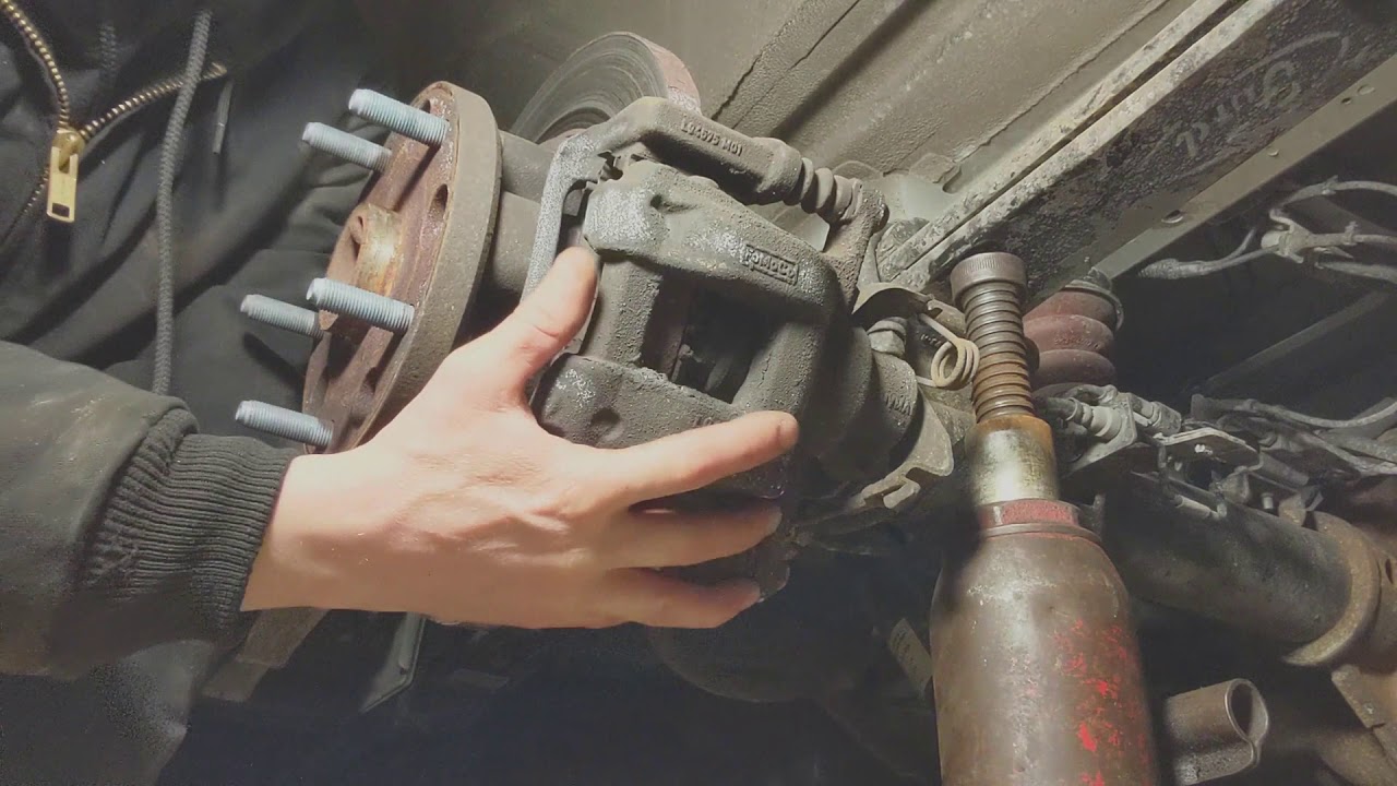 Замена задних тормозных колодок и дисков на Ford Transit 250 2018 года выпуска - пошаговая инстру...