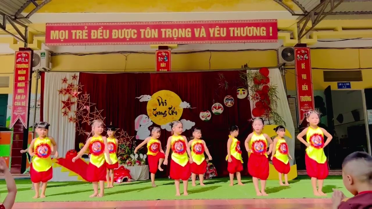 ÔNG TRĂNG MIỆNG CƯỜI
