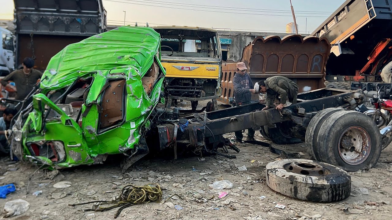 Dangerous Pakistani Truck Accident | Cabin & Chassis Fully Repaired | Complete Video 