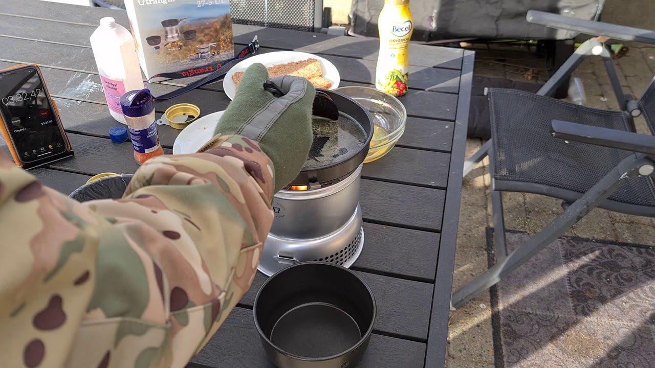 Trangia 27-5 UL  Review - Frying 3 eggs