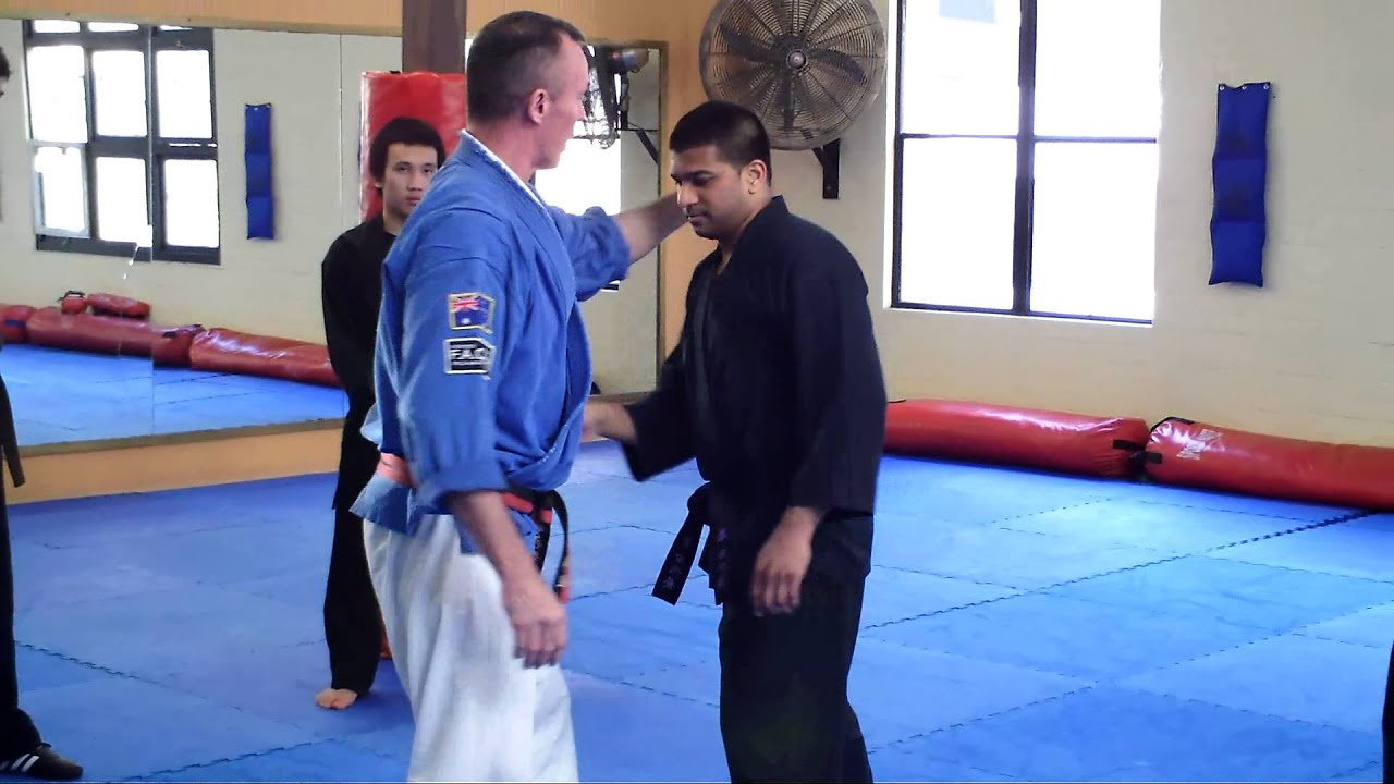 Wing Chun Kung Fu - Clinching