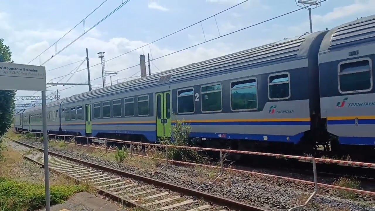 Un paio di treni mattutini alla stazione di Sarzana (SP)