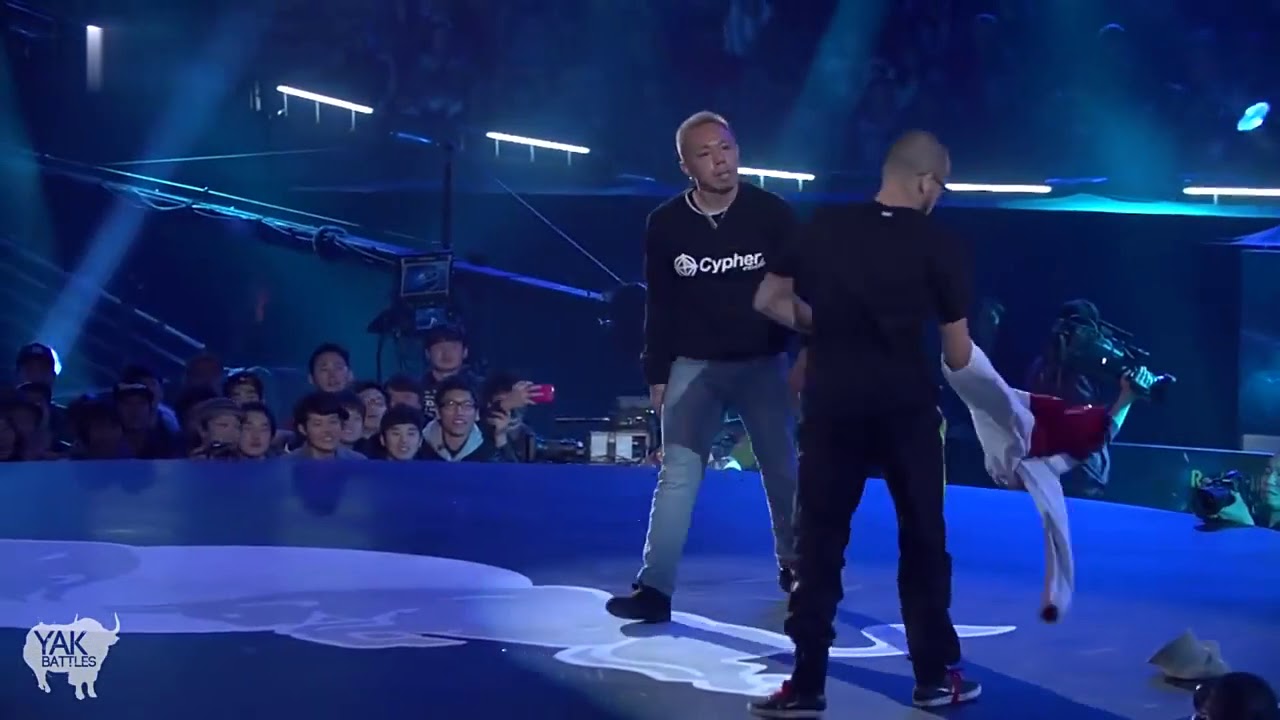 Vhiphop BreakingLilou vs Taisuke   Red Bull BC One 2013 16进8