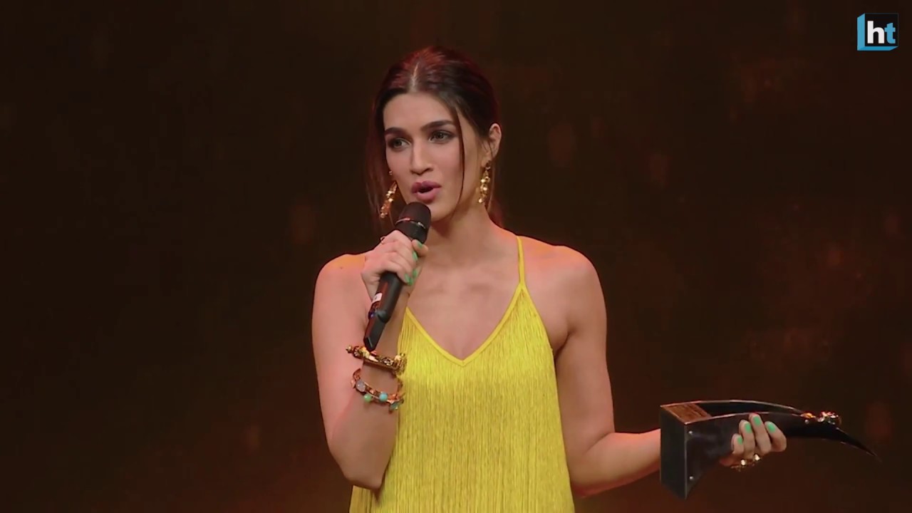 HT India's Most Stylish 2018 || Kriti Sanon wins the Most Stylish Youth Icon (Female) Award