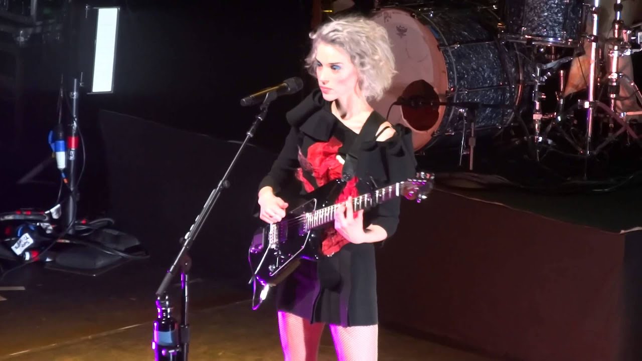 St. Vincent - Black Rainbow (HD) Live In Paris 2014