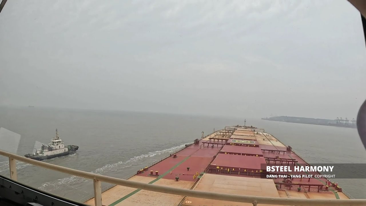 Bsteel Harmony | Handling the ore carrier entering port of Ningbo
