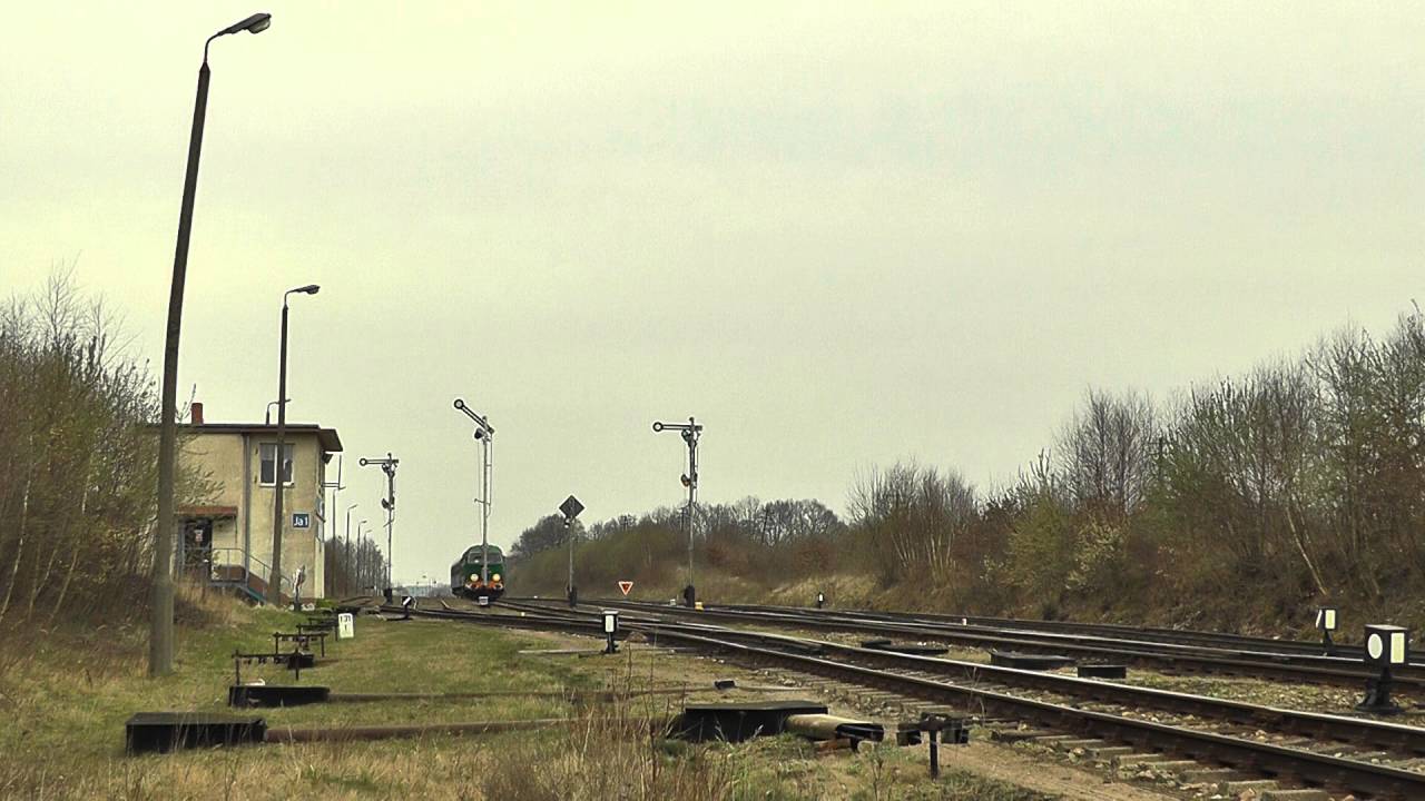 SU45-089 z pociągiem specjalnym Czarne - Krzyż wyjeżdża z Jankowa Pomorskiego