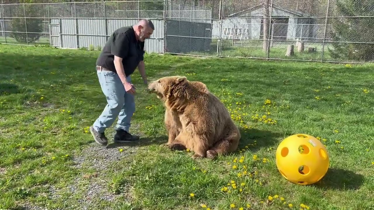 One of the cutest videos…Jim teaching Amy to be a goalie? Jenny makes an appearance too! Loved this!