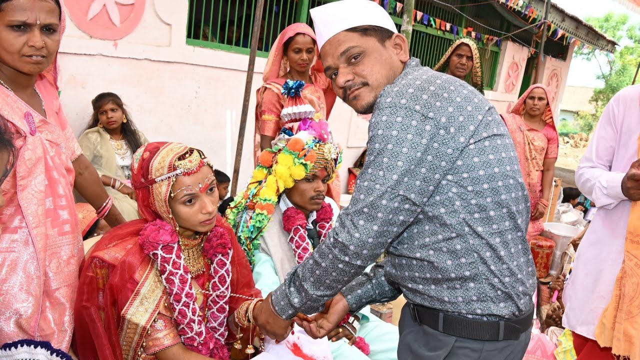 એમના મમી પપ્પા લાડમાં પેણવા જાઈ લગ્ન વિડિયો 